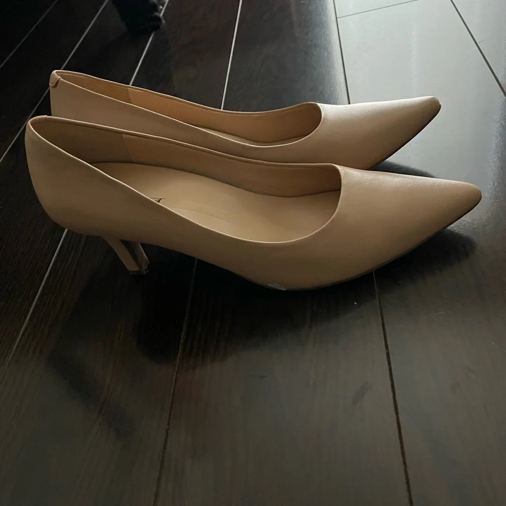 Heels - Picture 8 of 9